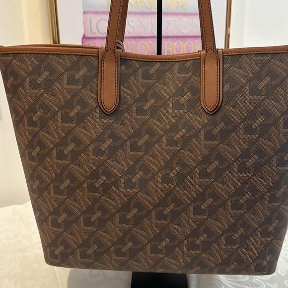 EUC Michael Kors Eliza Empire Logo Large Tote - Picture 4 of 13